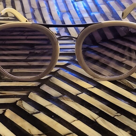 HENRI BENDEL HB806S Zoey 041 Sunglasses main image 9